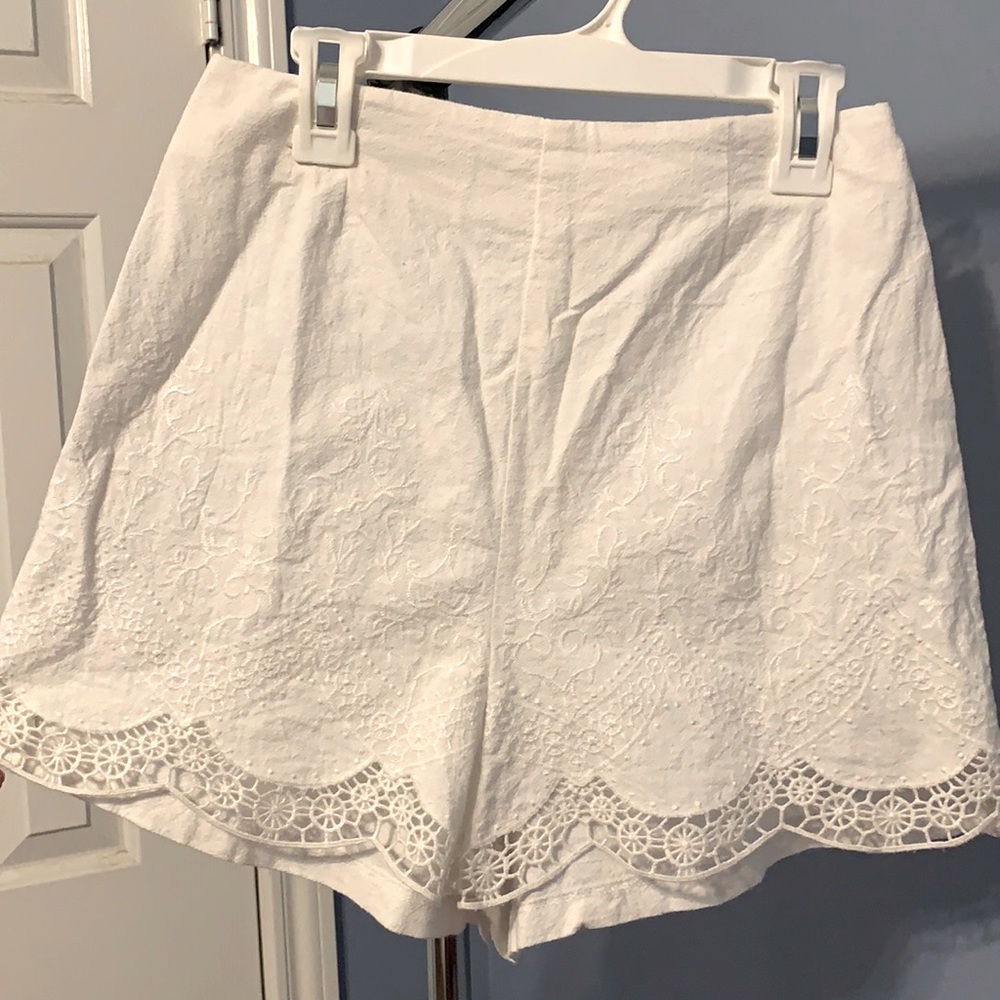 White High waisted Shorts 🩳